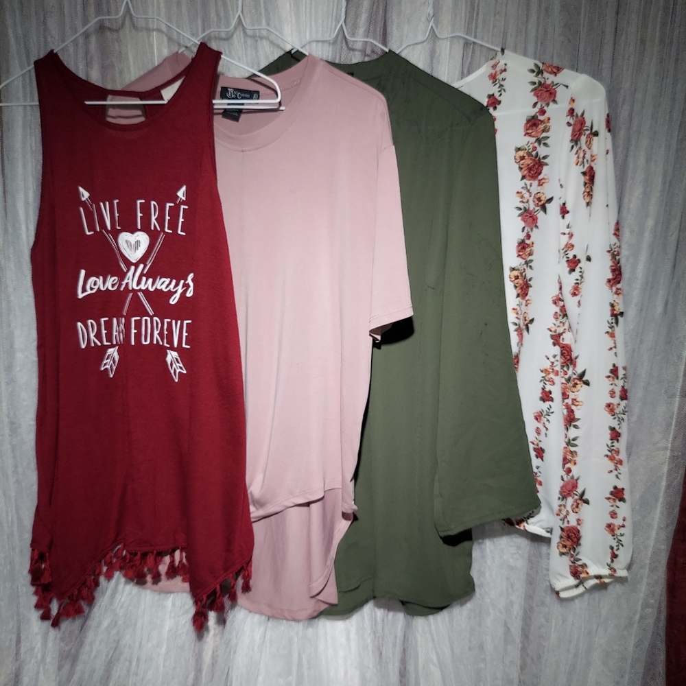 JUNIOR WOMENS LOT OF 4 BLOUSES